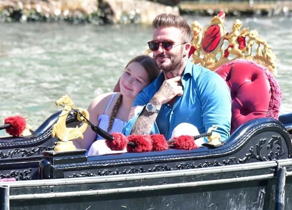 Điều David Beckham không dám cho con gái Harper biết về cuộc đời mình