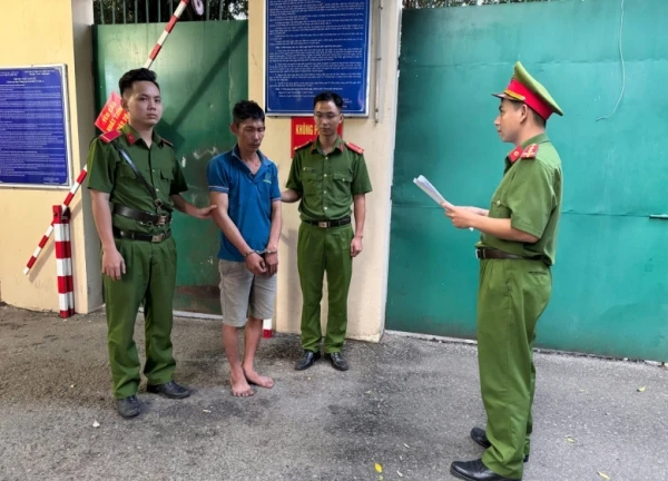 Khởi tố đối tượng chống đối đo nồng độ cồn, dùng dao tấn công Đại úy Công an