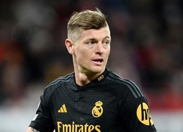 Kroos muốn 'biến mất' một thời gian