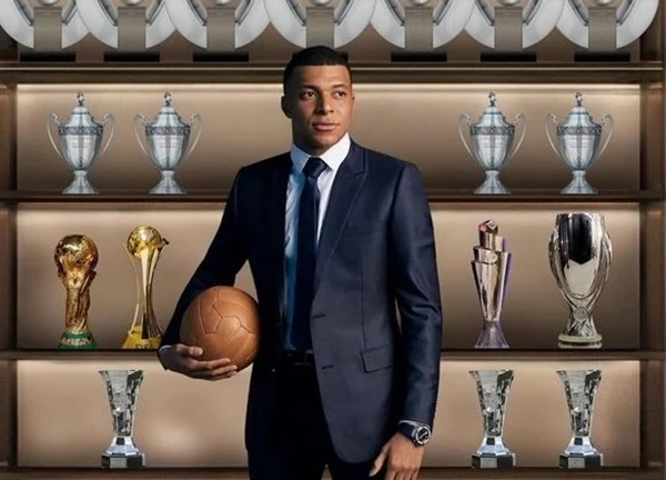 Mbappe đạt 300 bàn, ẵm 2 danh hiệu với Real Madrid trong 4 tháng