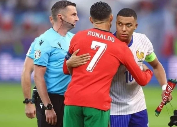 Mbappe tiếc nuối vì không được đá cùng Ronaldo