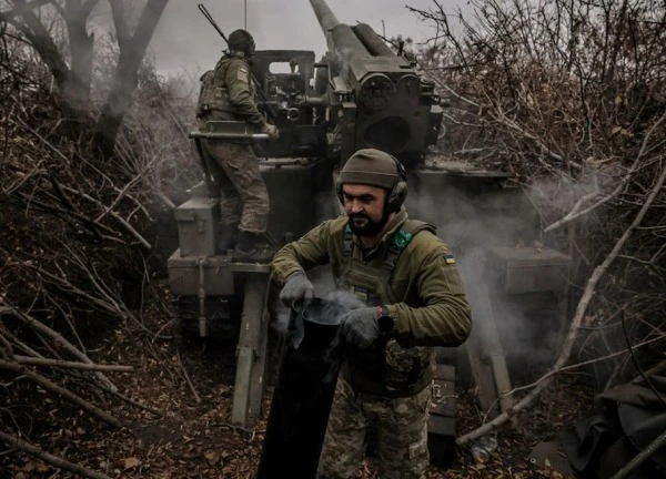 Nga tung quân vây hãm đối thủ ở Donetsk, nhiều binh sĩ Ukraine đào ngũ