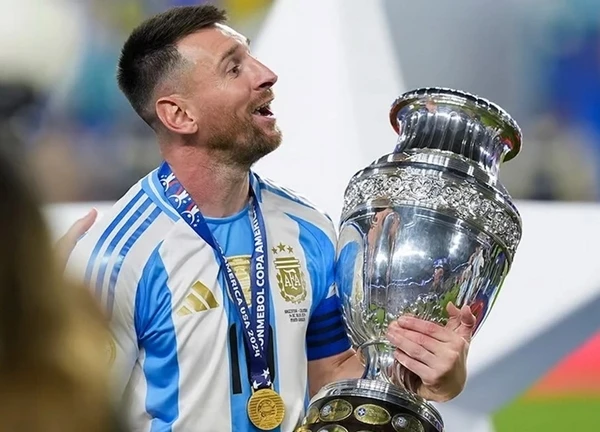 Ronaldo, Messi vắng mặt trong top 20 cầu thủ hay nhất năm 2024