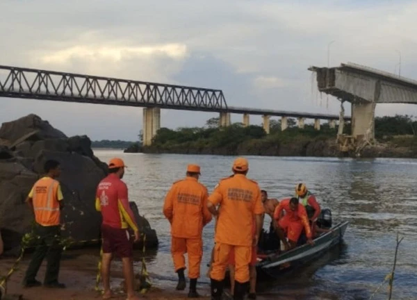 Công tác cứu hộ, cứu nạn trong vụ sập cầu tại Brazil gặp khó khăn