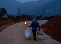 Đêm ở Làng Nủ trước ngày khánh thành khu tái định cư: "Gần như nhà nào ông trời cũng để lại một người còn sống đấy chú à..."