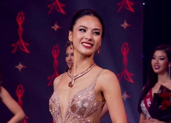 HOT: Quỳnh Nga đăng quang Á hậu 2 và giành 3 giải ở Miss Charm 2024!