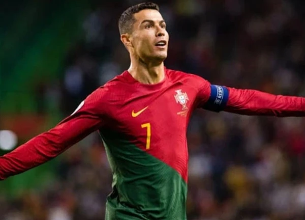 Ronaldo: 'Ai bảo Messi hay hơn tôi'