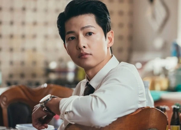 Sao Hàn 24/12: Song Joong Ki 'cuồng' con gái, Bi Rain xin lỗi khán giả