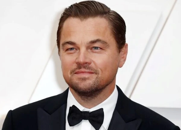 Leonardo DiCaprio đón Giáng sinh cùng bạn gái kém 24 tuổi