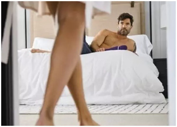 Chồng một mực đòi ly thân vì vợ hờ hững chuyện 'gối chăn'