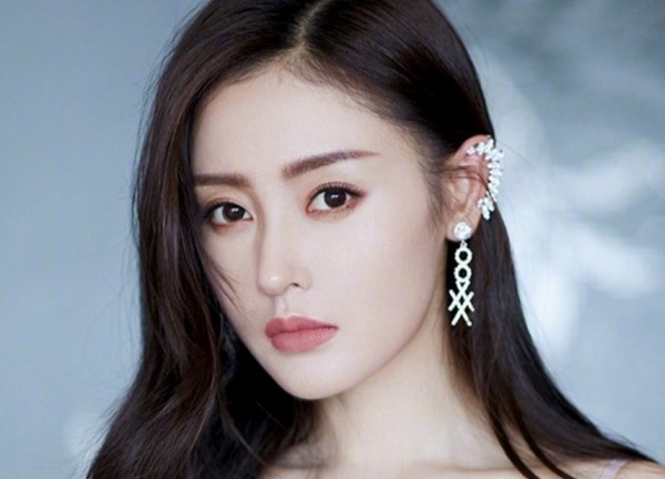 Top 1 Weibo: Mỹ nhân đăng đàn mắng MXH "tâm thần", sự nghiệp tụt dốc vì vạch mặt bạn diễn "tra nam"?