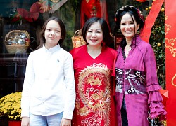 Diva Hồng Nhung đưa con trai du xuân, diện mạo quý tử gây chú ý