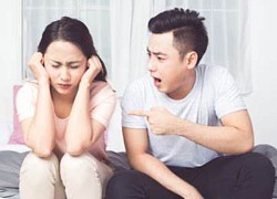 Không muốn mất mặt trước các anh chị, tôi muốn biếu bố mẹ 10 triệu nhưng câu nói của chồng làm tôi đau tê tái