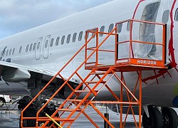 Máy bay Boeing bung cửa thoát hiểm do bị thiếu bu lông