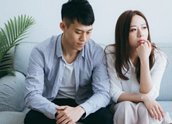 Trong lúc chờ tàn hương cúng Giao thừa, chồng nắm tay tôi thông báo một chuyện chấn động