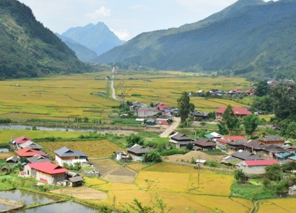 Về miền đất "nghe núi kể chuyện, nghe suối tâm tình"