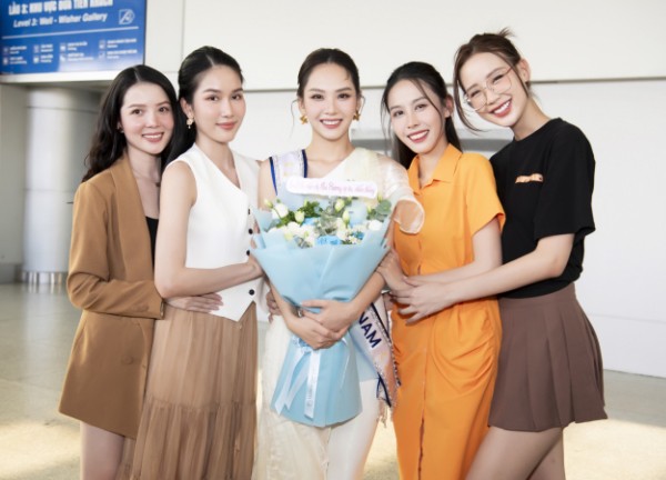 Mai Phương mang 140 kg hành lý lên đường thi Miss World: Dàn hậu đến sân bay tiễn, Hoa hậu Ý Nhi gọi điện cổ vũ