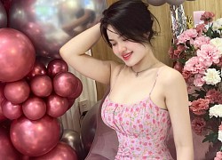 Sau tin đồn "mẹ anh bắt chia tay", nữ sinh nổi sóng show hẹn hò khoe quà hậu Valentine