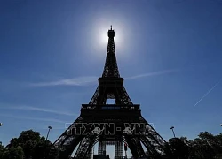 Tháp Eiffel đóng cửa do đình công