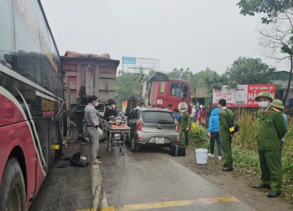 Tai nạn liên hoàn trên Quốc lộ 1A, 2 người thương vong