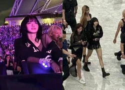 Bão mạng lúc này: Đôi chân tỉ lệ vô thực của Lisa (BLACKPINK) qua cam thường tại concert Taylor Swift