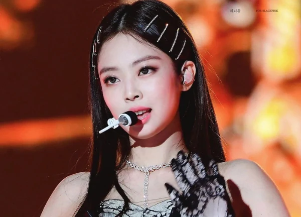 Jennie vừa lên chức CEO lập ngay kỷ lục: Nữ idol Kpop đầu tiên có MV solo đạt 1 tỷ view!