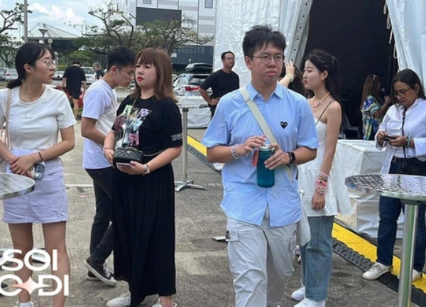 Nhiều fan đeo túi Chanel không được phép vào trong concert Taylor Swift tại Singapore, lý do là gì?