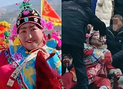 Nam diễn viên đột ngột qua đời giữa lúc diễn vì bị hàng chục khán giả ép rượu