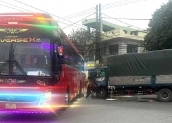 Xe chở học sinh đi trải nghiệm gặp tai nạn, 4 em phải nhập viện
