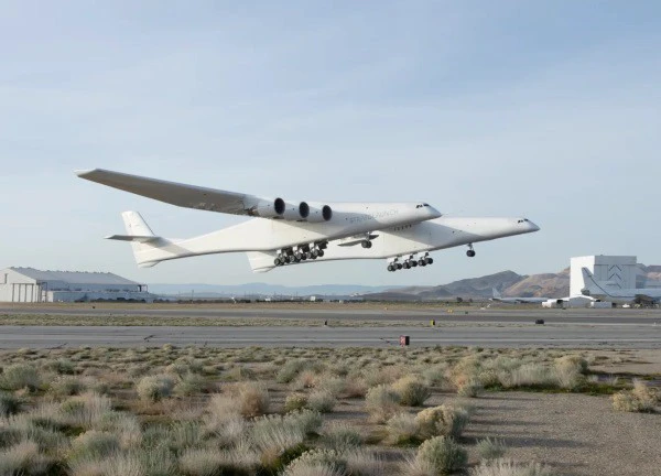 Mỹ: Stratolaunch thực hiện chuyến bay thử nghiệm của phương tiện siêu vượt âm mới