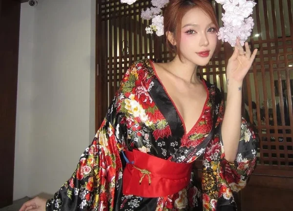 Newsfeed Rate: Xoài Non 'chuẩn gái Hàn', Mỹm Trần hớ hênh với kimono