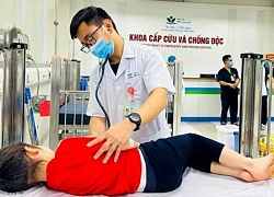 Bé 3 tuổi ăn nhầm thuốc giảm cân chị gái mua trên mạng