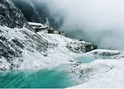 Chạm tay vào 'tuyết' ở Đèo Đá Trắng, Hòa Bình