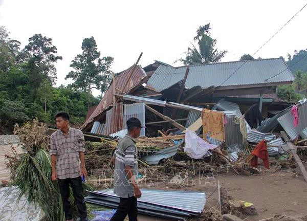 Hàng nghìn người phải di dời do lũ lớn tại Indonesia