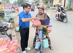 Thầy giáo trẻ vùng quê đưa học sinh trường làng vươn xa