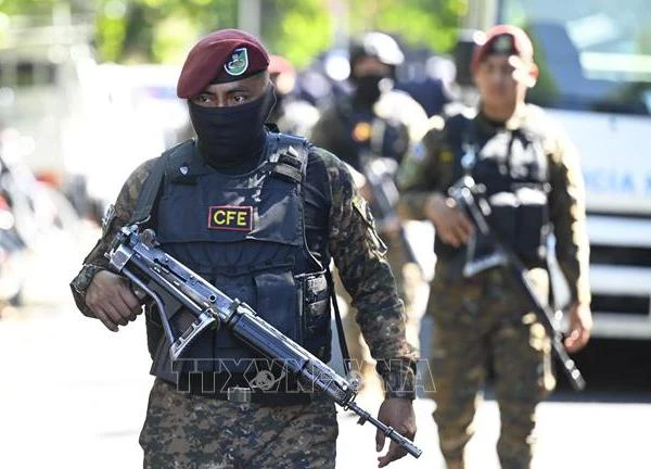 El Salvador huy động hàng nghìn binh lính, cảnh sát truy bắt tội phạm