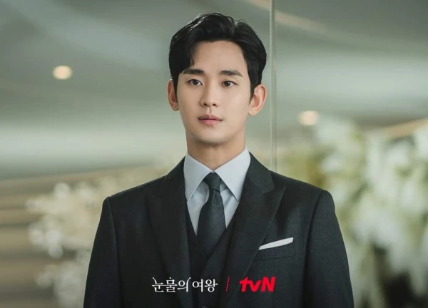 Rộ tin Kim Soo Hyun nhận cát xê 236 tỷ đồng cho Queen Of Tears, nhà sản xuất hé lộ sự thật không ngờ!