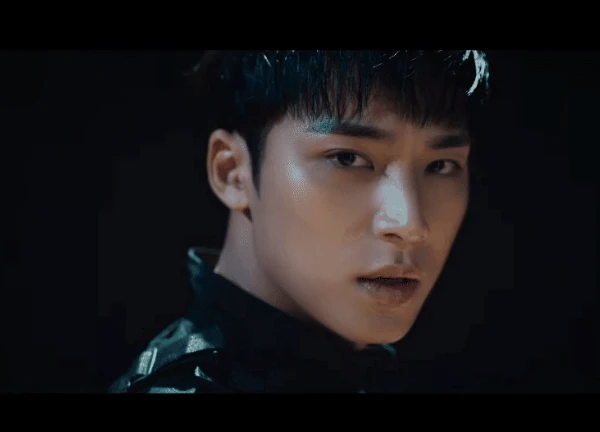Boygroup triệu bản nhà HYBE đối đầu trực tiếp với 1 nhóm nữ: Ra album cùng lúc, ai có thành tích nhỉnh hơn?