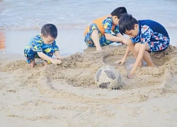 Nha Trang: Người dân và du khách đổ xô ra biển giải nhiệt