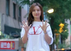 Trong phim là tiểu thư tài phiệt sang chảnh nhưng ngoài đời Kim Ji Won tại 'lăng xê' style này