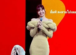 Bangkok nóng 36 độ không ngăn Lisa mặc váy len, chính chủ còn tiết lộ từng "lọ mọ" shopping online tới 4 giờ sáng