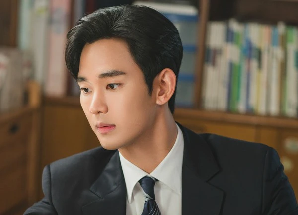 Kim Soo Hyun rơi vào nguy hiểm trong tập 9 'Nữ hoàng nước mắt'