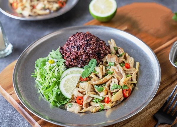2 món cơm gà ngon miệng mà làm nhanh cho bữa tối
