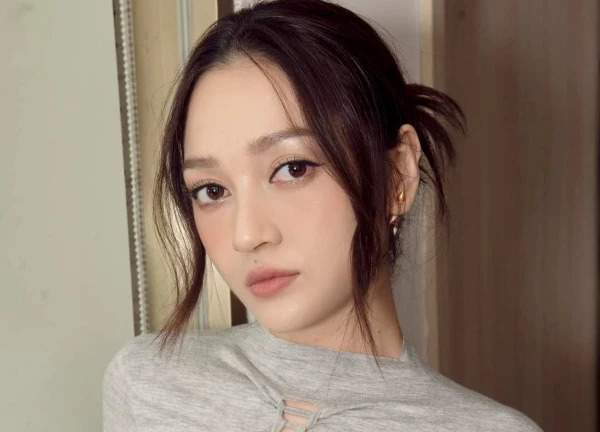 Ca sĩ Việt vướng nghi vấn bí mật sinh con: Lộ dấu hiệu mẹ bỉm, đáng nghi nhất là phản ứng khi bị hỏi thẳng