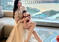 Hot mom nổi tiếng sinh con xong vẫn sở hữu vóc dáng đẹp hoàn mỹ