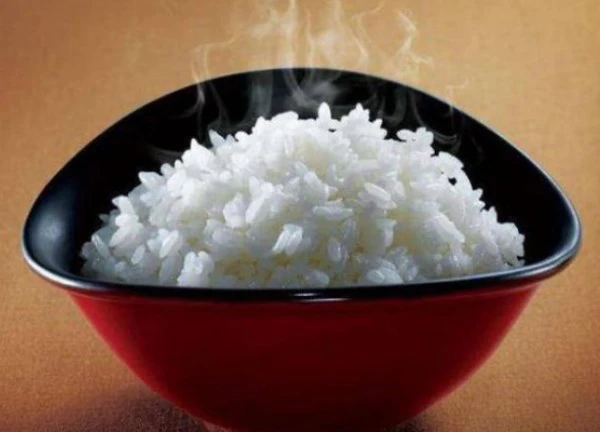Nấu cơm đừng chỉ cho nước, thêm thứ này vào kiểu gì cũng thơm, dẻo