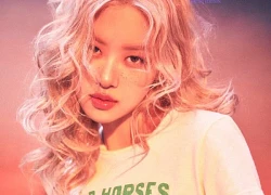 Rosé (BlackPink) khoe vòng eo 'con kiến'