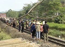 Hai chị em gái tử vong khi đi xe đạp điện băng qua đường sắt