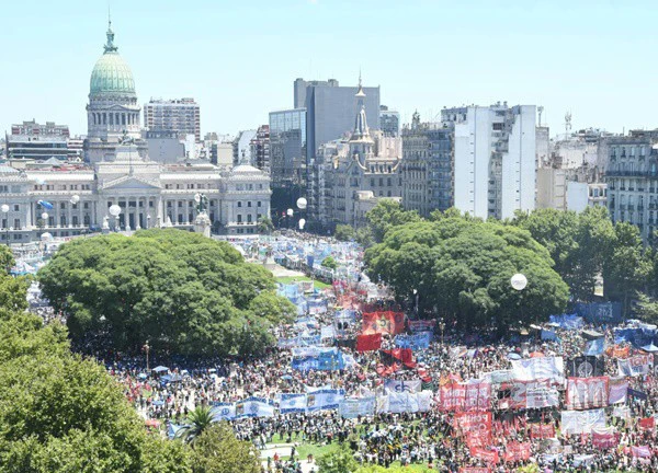 Tổng liên đoàn lao động Argentina phát động tổng đình công