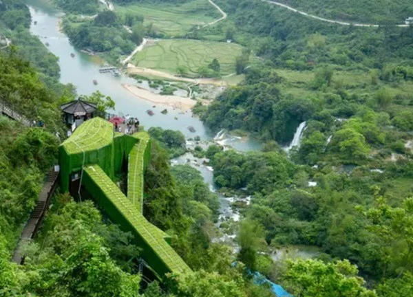 Tour du lịch qua biên giới đang được săn đón tại Cao Bằng